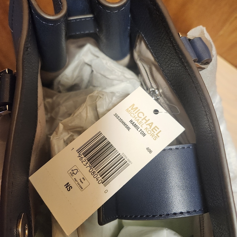 Michael Kors Elegant Navy Satchel with Silver Details - Picture 3 of 5